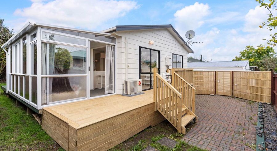  at 2/52 Waitaki Street, Henderson, Waitakere City, Auckland