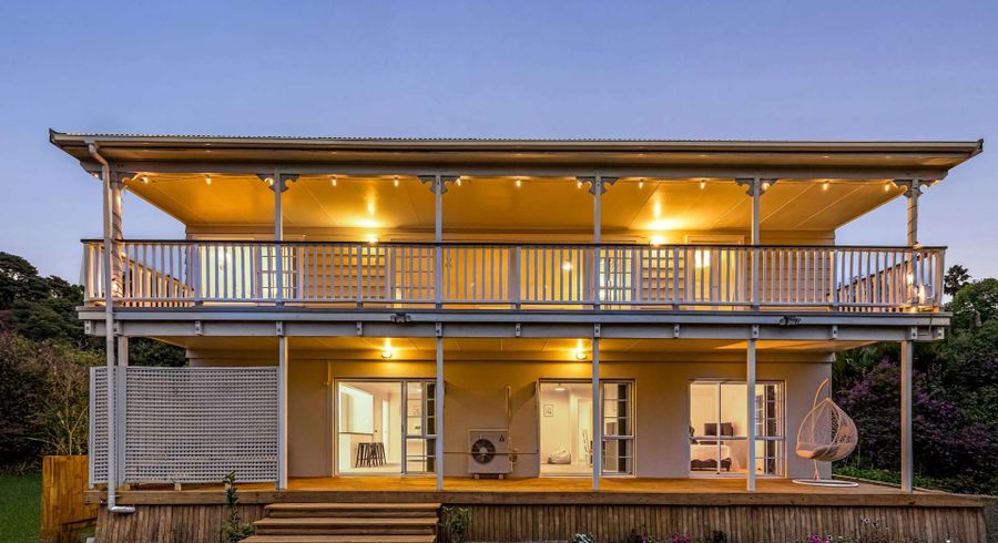  at 3 Laingrange Place, Laingholm, Waitakere City, Auckland