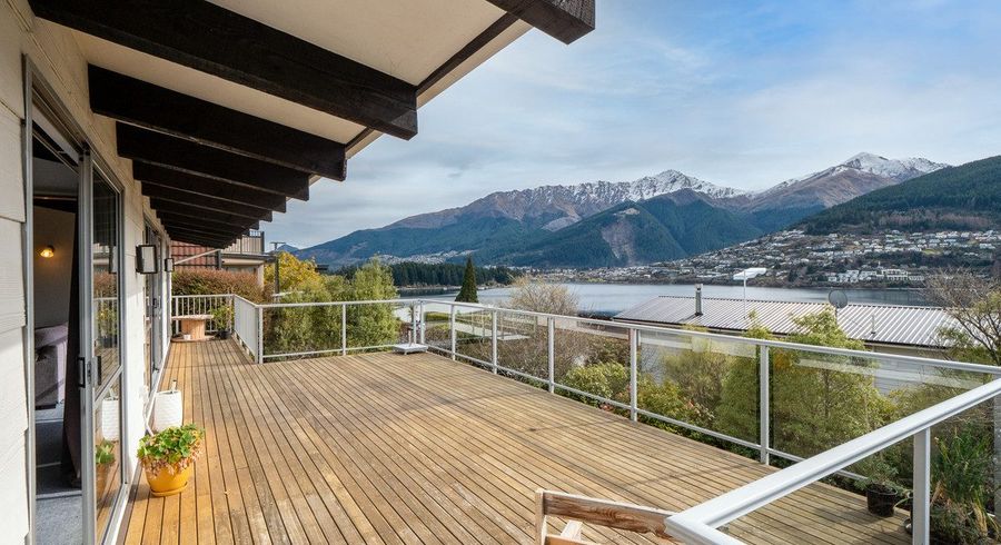  at 52 Oregon Drive, Kelvin Heights, Queenstown