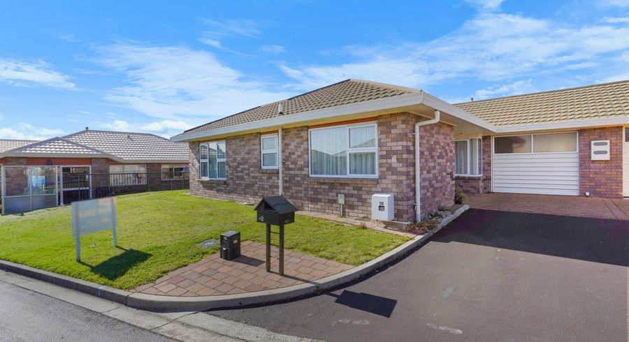  at 40/4 Admiral Crescent, Flagstaff, Hamilton