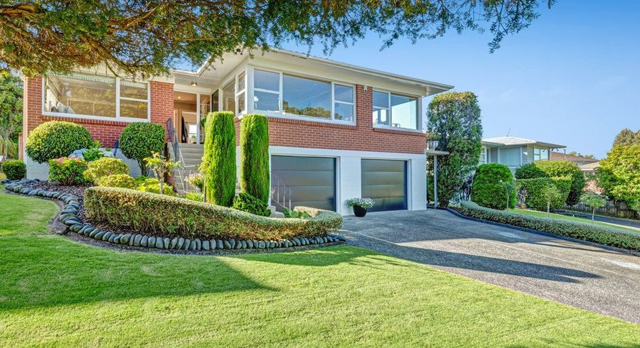  at 5 Tudward Glade, Hillcrest, Auckland
