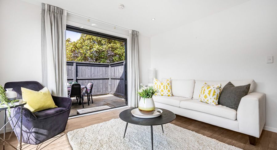  at 5/108-112 Unsworth Drive, Unsworth Heights, North Shore City, Auckland