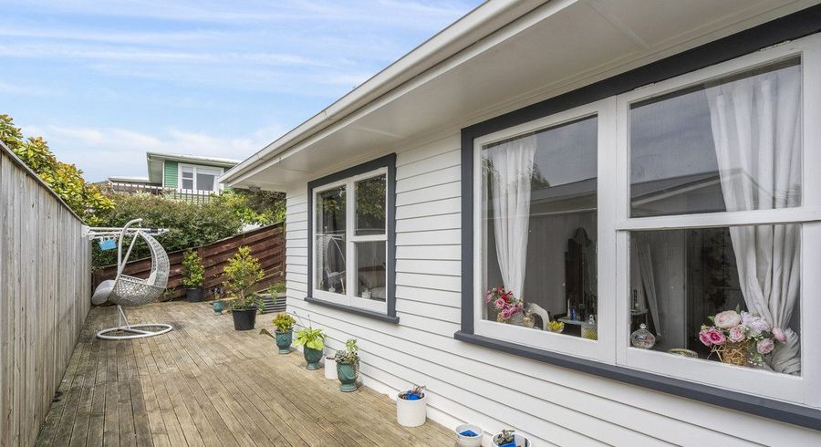  at 76 Grays Road, Camborne, Porirua