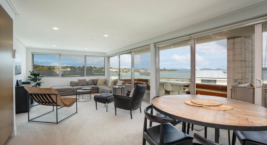  at 225 Lake Terrace, Waipahihi, Taupo