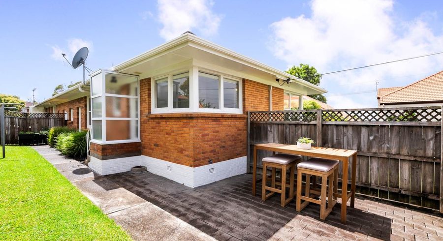  at 1/11 Dallinghoe Crescent, Milford, North Shore City, Auckland