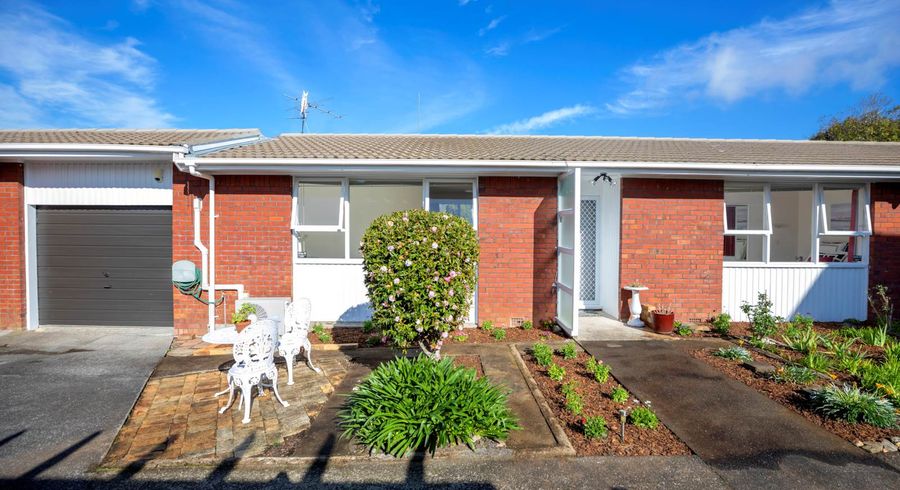  at 2/28 Matai Road, Greenlane, Auckland