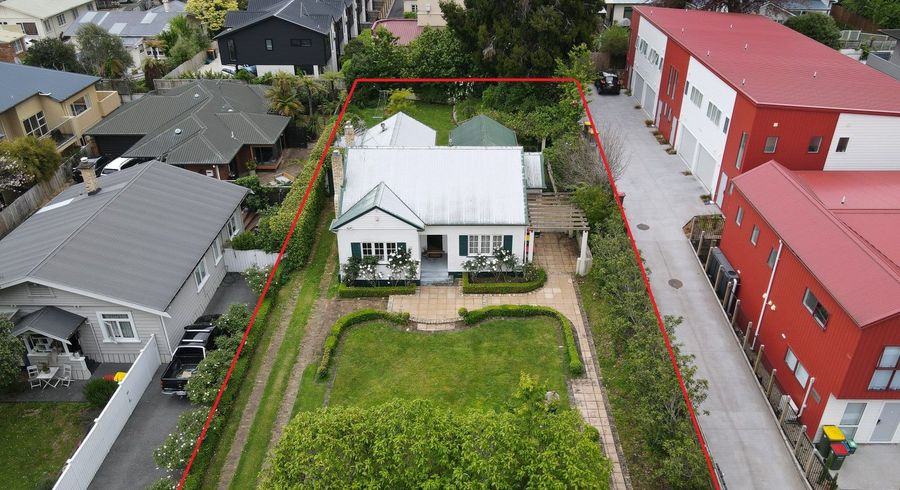  at 6 Hammond Street, Hamilton Central, Hamilton