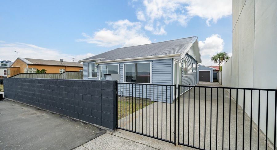  at 221 The Esplanade, Petone, Lower Hutt