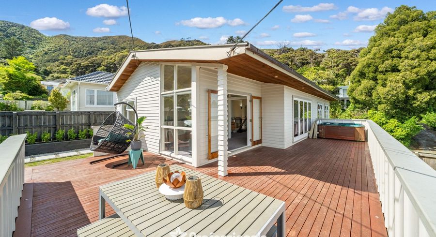  at 215 Whites Line East, Waiwhetu, Lower Hutt, Wellington