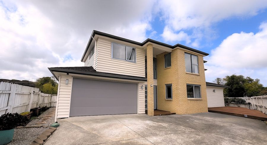  at 35 South Kensington Way, Henderson, Waitakere City, Auckland
