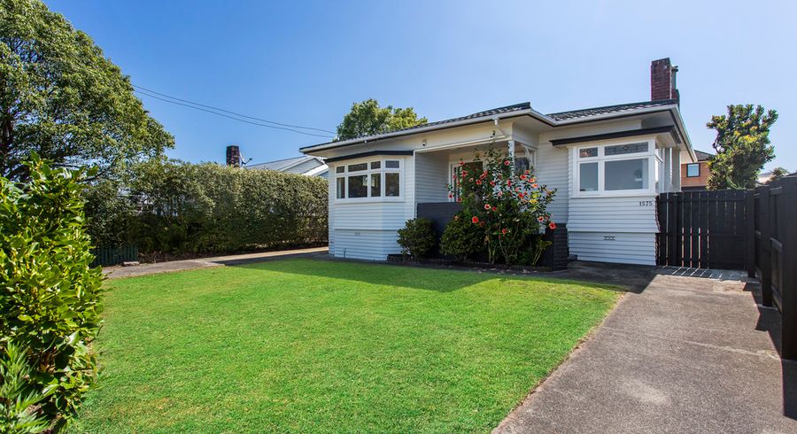  at 1575 Great North Road, Waterview, Auckland