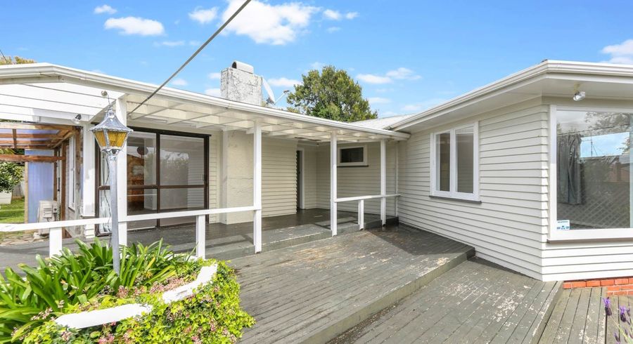  at 4 Fairdene Avenue, Henderson, Waitakere City, Auckland