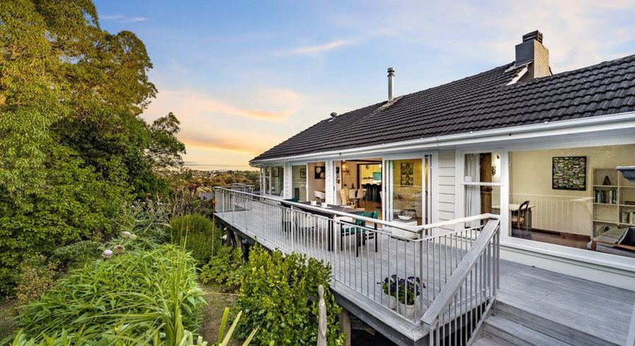  at 8 Colenso Place, Mission Bay, Auckland