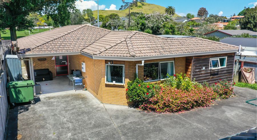  at 2/11 Church Road, Māngere Bridge, Auckland