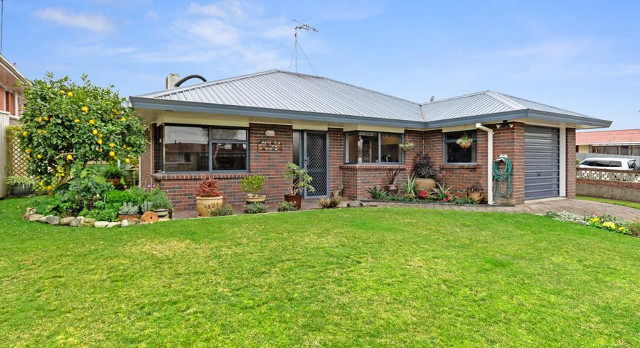  at 1 Mabian Crescent, Deanwell, Hamilton