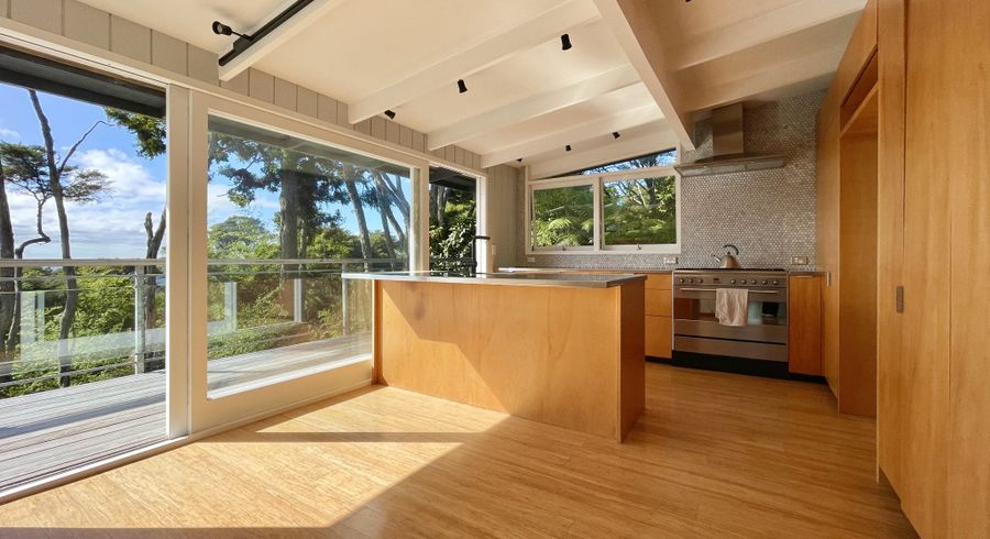  at 862 West Coast Road, Waiatarua, Waitakere City, Auckland