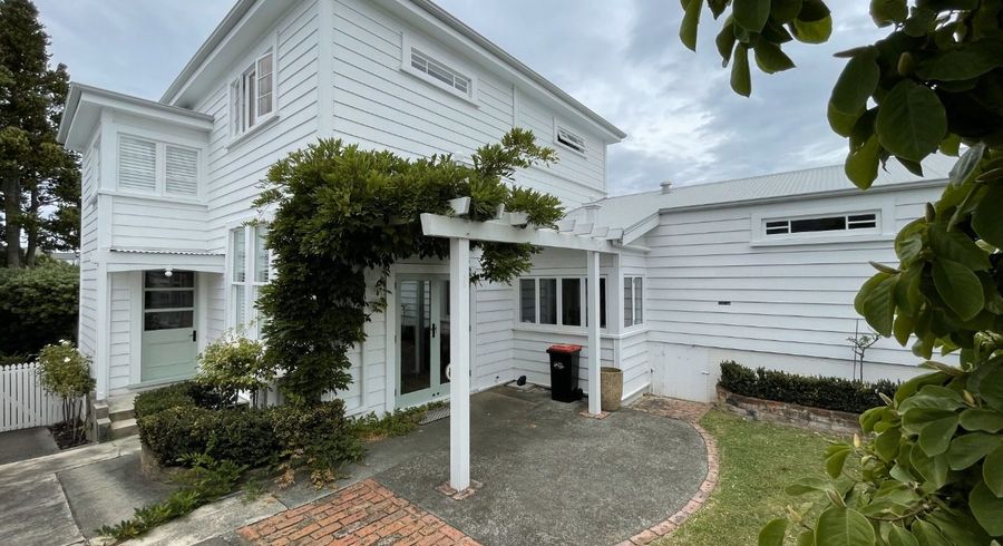  at 11 Colenso Avenue, Hospital Hill, Napier