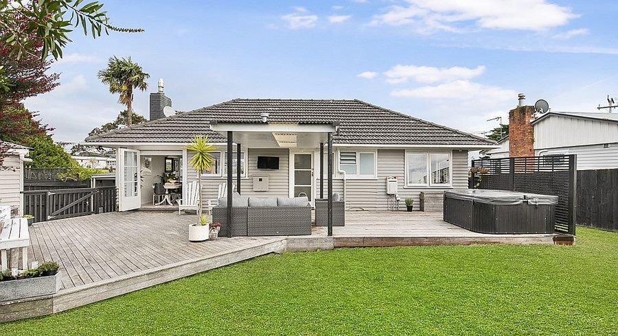  at 2 Mackwood Place, Birkdale, Auckland