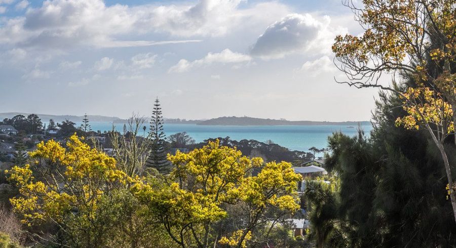  at 2/18 Chilton Place, Mellons Bay, Manukau City, Auckland
