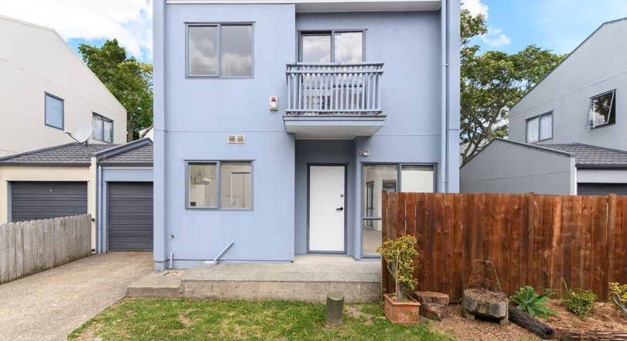  at 3 Sun Place, Henderson, Waitakere City, Auckland