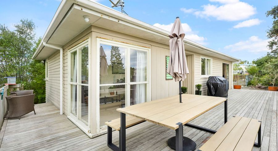  at 6 Gilpin Place, Beach Haven, Auckland