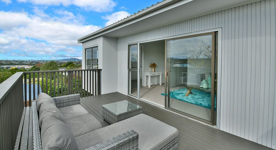  at 2/307A Wairau Road, Totara Vale, Auckland