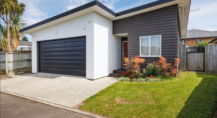  at 10 Galea Grove, Kelvin Grove, Palmerston North, Manawatu / Whanganui
