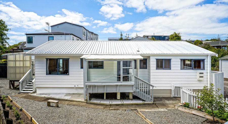  at 5/7 Duncan Avenue, Te Atatu South, Waitakere City, Auckland
