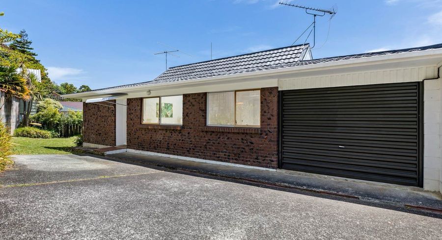  at 2/12 Hollyhock Place, Browns Bay, Auckland