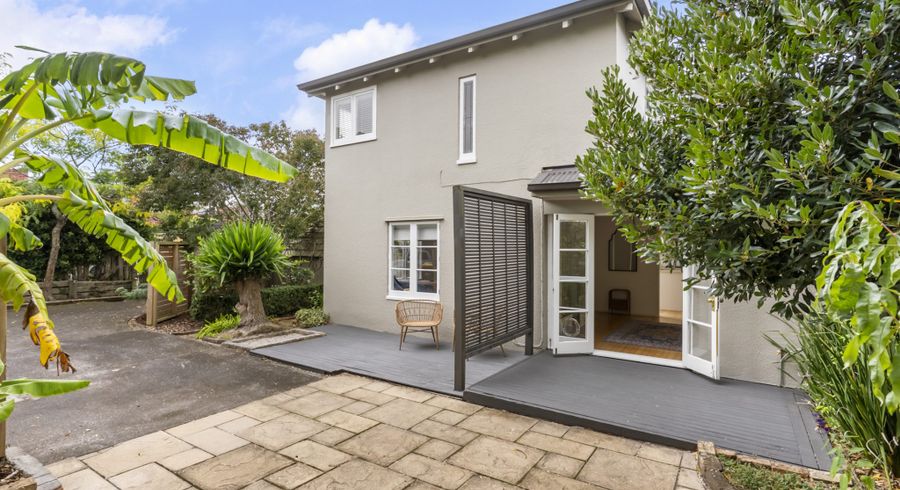  at 2/23 Seaview Avenue, Northcote, North Shore City, Auckland