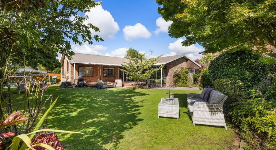  at 30 Marlowe Drive, Leamington, Cambridge