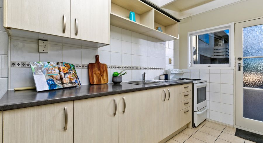  at 6/5 Keeling Road, Henderson, Auckland