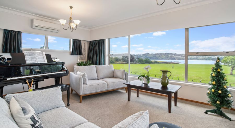  at 92 Kiwi Esplanade, Mangere Bridge, Auckland