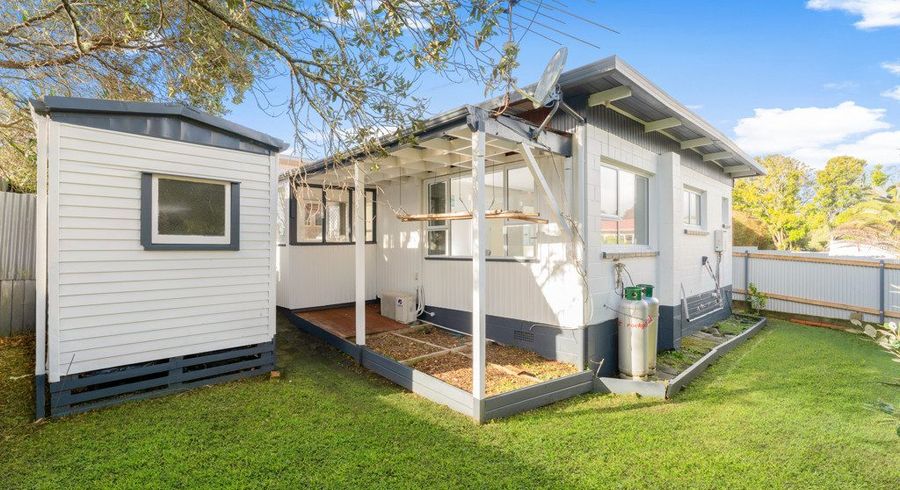  at 4/304 Great North Road, Henderson, Waitakere City, Auckland