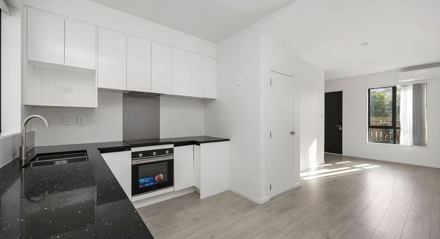  at 2/3226 Great North Road, New Lynn, Waitakere City, Auckland