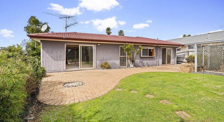  at 6 Davita Place, Farm Cove, Manukau City, Auckland