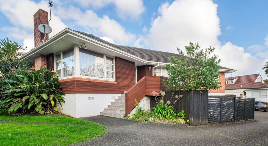  at 82 Hillcrest Avenue, Hillcrest, North Shore City, Auckland