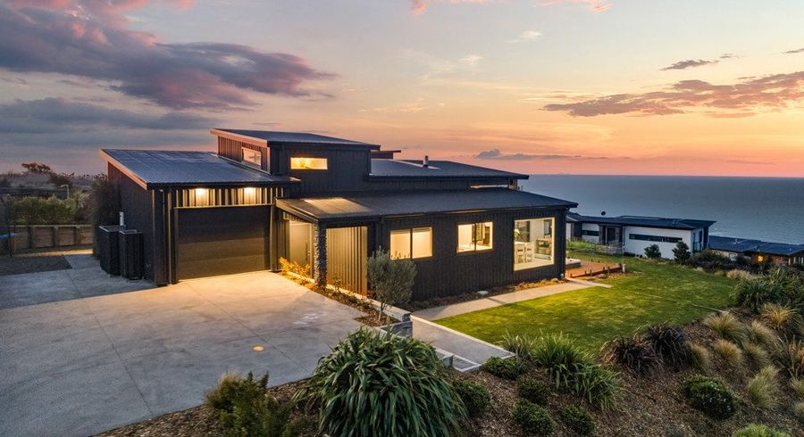  at 1 Ridgeway Place, Sumner, Christchurch City, Canterbury