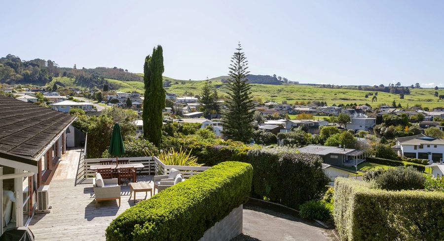  at 2/13 Scenic Heights, Acacia Bay, Taupō