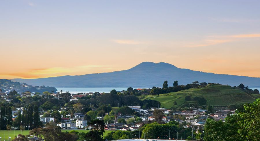  at 22 McCahill Views, Botany Downs, Manukau City, Auckland