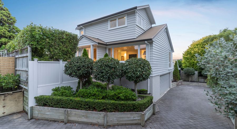  at 6 Blackett Crescent, Meadowbank, Auckland