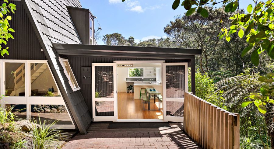  at 4 Glenbush Place, Birkenhead, North Shore City, Auckland