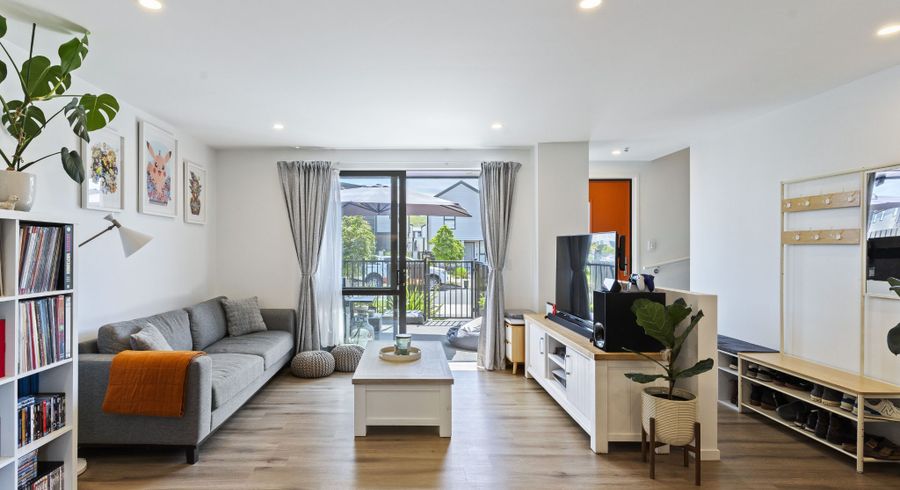  at 33 Cessna Crescent, Mangere, Auckland