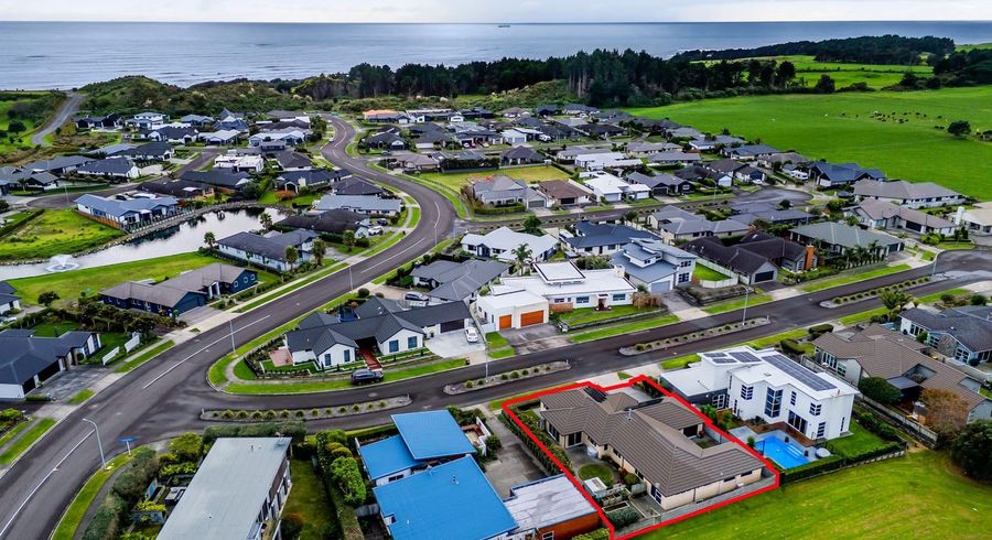  at 6 Saint Andrews Parkway, Waiwhakaiho, New Plymouth, Taranaki