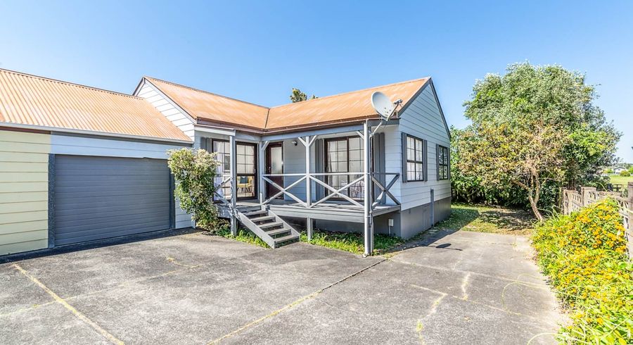  at 2/29 Akoranga Drive, Northcote, Auckland