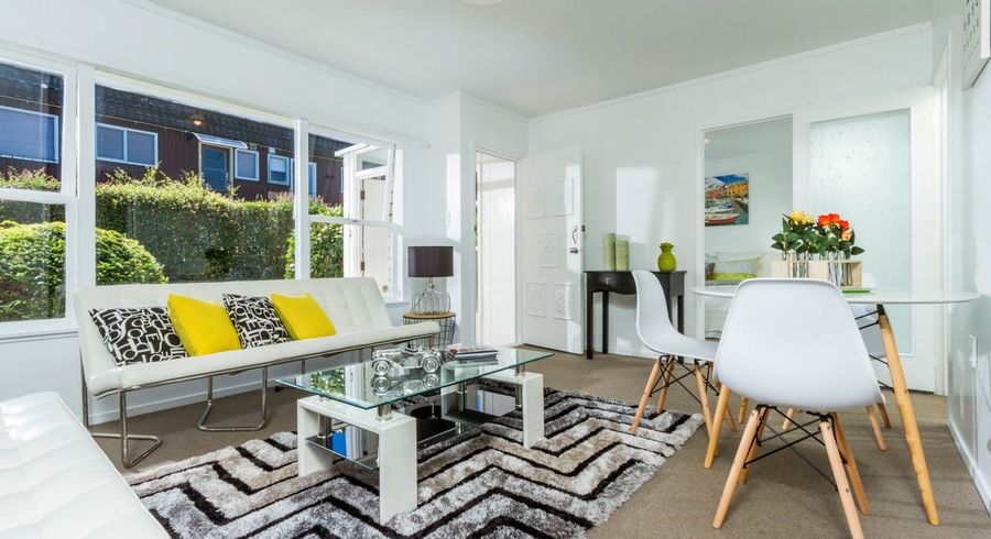  at 2/765 Beach Road, Browns Bay, Auckland