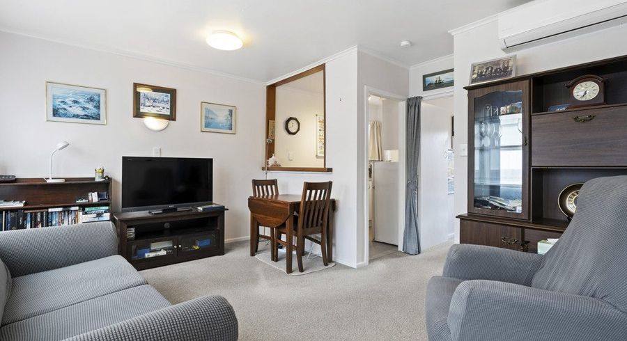  at 1-20/27 Whites Line West, Woburn, Lower Hutt