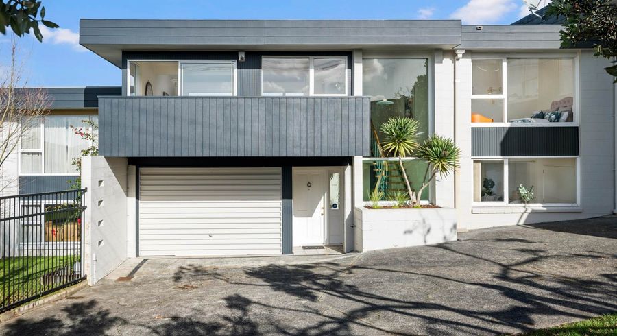  at 2/111 Sylvan Avenue, Northcote, Auckland