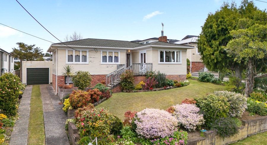  at 5 Valron Road, Te Atatu South, Waitakere City, Auckland