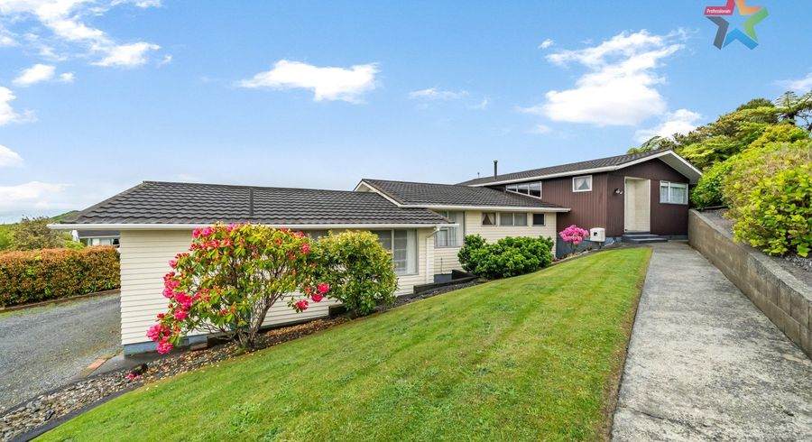  at 2 Honeysuckle Grove, Maungaraki, Lower Hutt